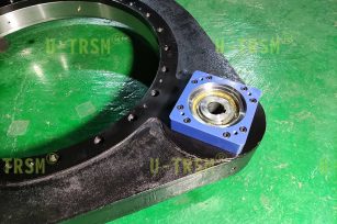 Diameter 780mm high speed and large load spur gear slewing drive product display
