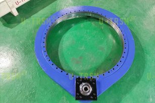 Precision slewing drives suitable for high speed automation equipment