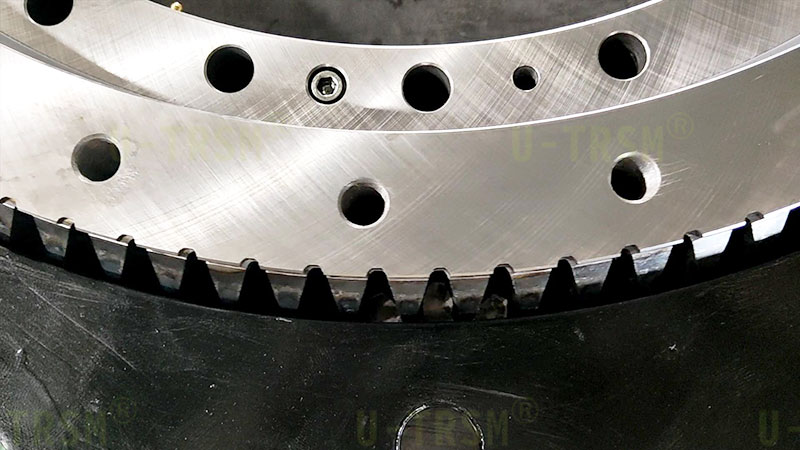 Analysis of the main factors affecting gear meshing in spur gear slewing drives