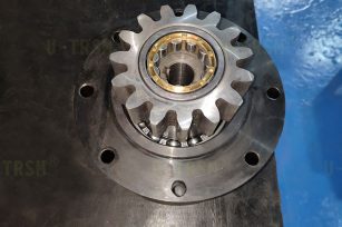 How to choose support bearings for different types of spur gear slewing drives?