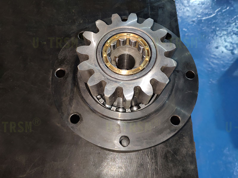 How to choose support bearings for different types of spur gear slewing drives?