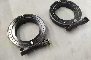 Large worm gear slewing drives used for industrial automation turntable bases