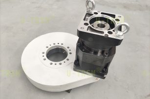 What are the advantages of using planetary gearboxes for slewing drives?
