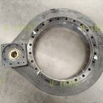 Spur gear slewing drive for heavy-duty special vehicle