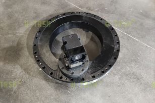Precision internal gear slewing drive for right-angle gearboxes