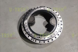 Analysis of lightweight double gear slew drive solutions